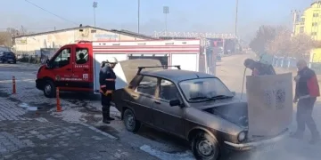 Midelerinde uyuşturucu sevkiyatı yapan 2 torbacı tutuklandı