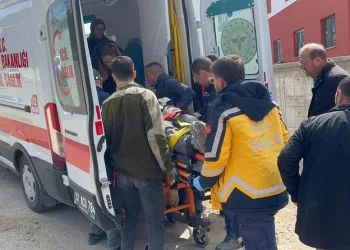 Midelerinde uyuşturucu sevkiyatı yapan 2 torbacı tutuklandı