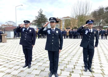 Midelerinde uyuşturucu sevkiyatı yapan 2 torbacı tutuklandı