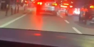 Midelerinde uyuşturucu sevkiyatı yapan 2 torbacı tutuklandı