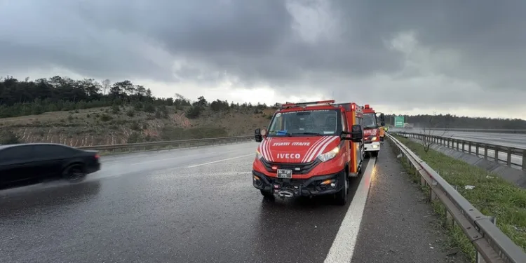 Midelerinde uyuşturucu sevkiyatı yapan 2 torbacı tutuklandı