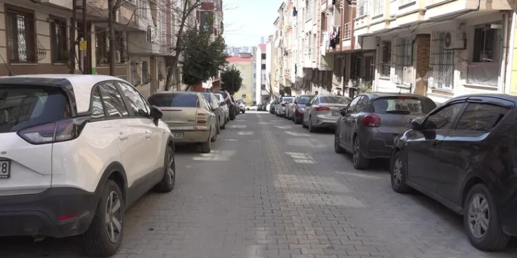 Beyoğlu’nda “yardım” yalanıyla yankesicilik yaptılar, suçüstü yakalandılar