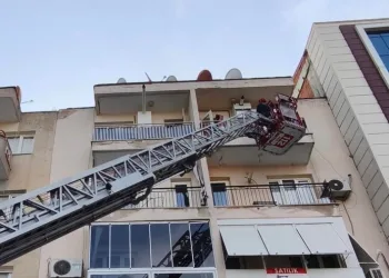 Beyoğlu’nda “yardım” yalanıyla yankesicilik yaptılar, suçüstü yakalandılar