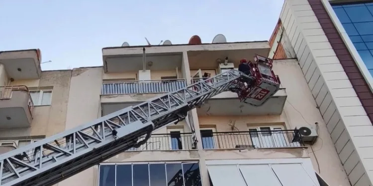 Beyoğlu’nda “yardım” yalanıyla yankesicilik yaptılar, suçüstü yakalandılar