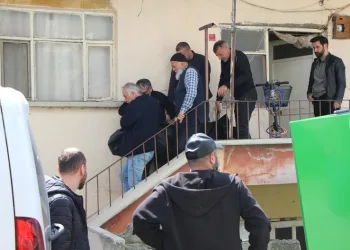 Beyoğlu’nda “yardım” yalanıyla yankesicilik yaptılar, suçüstü yakalandılar