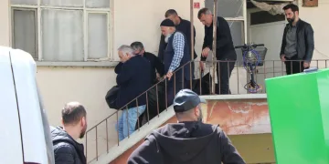 Beyoğlu’nda “yardım” yalanıyla yankesicilik yaptılar, suçüstü yakalandılar