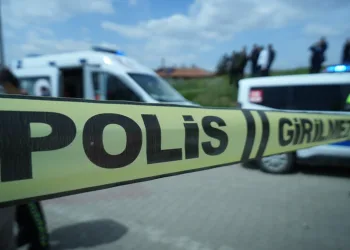 Beyoğlu’nda “yardım” yalanıyla yankesicilik yaptılar, suçüstü yakalandılar