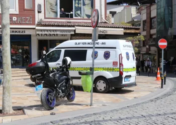 Beyoğlu’nda “yardım” yalanıyla yankesicilik yaptılar, suçüstü yakalandılar