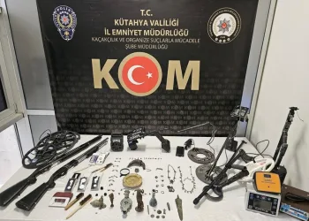 Beyoğlu’nda “yardım” yalanıyla yankesicilik yaptılar, suçüstü yakalandılar