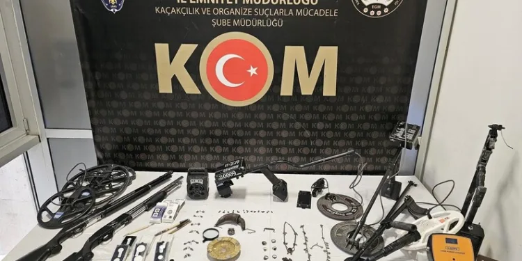Beyoğlu’nda “yardım” yalanıyla yankesicilik yaptılar, suçüstü yakalandılar