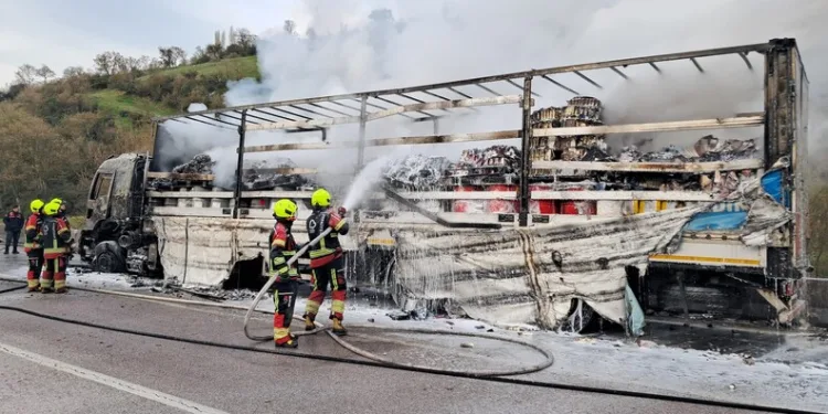 Kahramanmaraş’ta akrobatik hareketler yapan motosikletliye 47 bin TL ceza