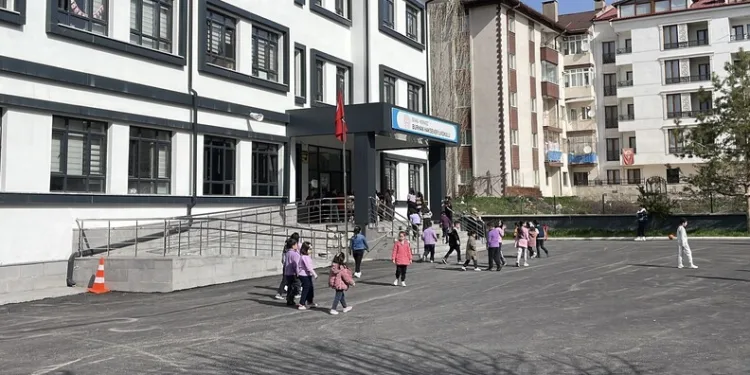 Motosikletin önünü kaldırarak yaptığı paylaşım 46 bin TL’ye mal oldu