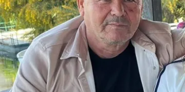 Yayaya çarpmamak için direksiyonu kardı, ağaca çarptı: 6 yaralı