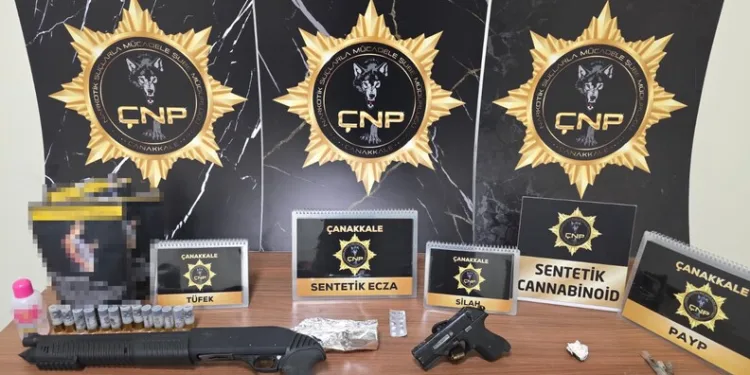 Yayaya çarpmamak için direksiyonu kardı, ağaca çarptı: 6 yaralı