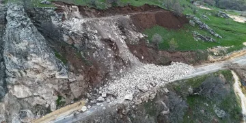 Parmağı sıkışan çocuğun korku dolu ağlayışı anneyi gözyaşı içerisinde bıraktı