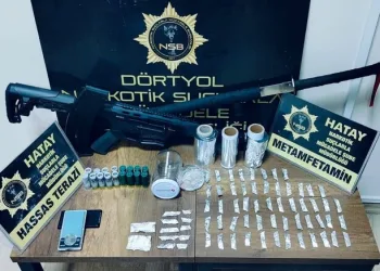 Parmağı sıkışan çocuğun korku dolu ağlayışı anneyi gözyaşı içerisinde bıraktı