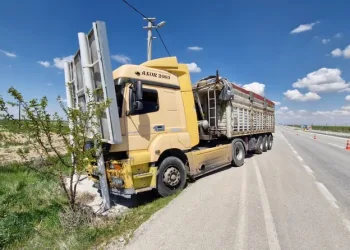 Parmağı sıkışan çocuğun korku dolu ağlayışı anneyi gözyaşı içerisinde bıraktı