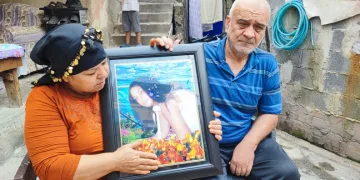 Parmağı sıkışan çocuğun korku dolu ağlayışı anneyi gözyaşı içerisinde bıraktı