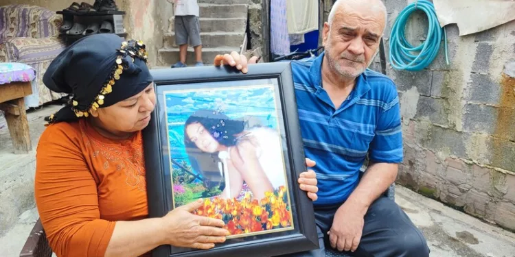 Parmağı sıkışan çocuğun korku dolu ağlayışı anneyi gözyaşı içerisinde bıraktı