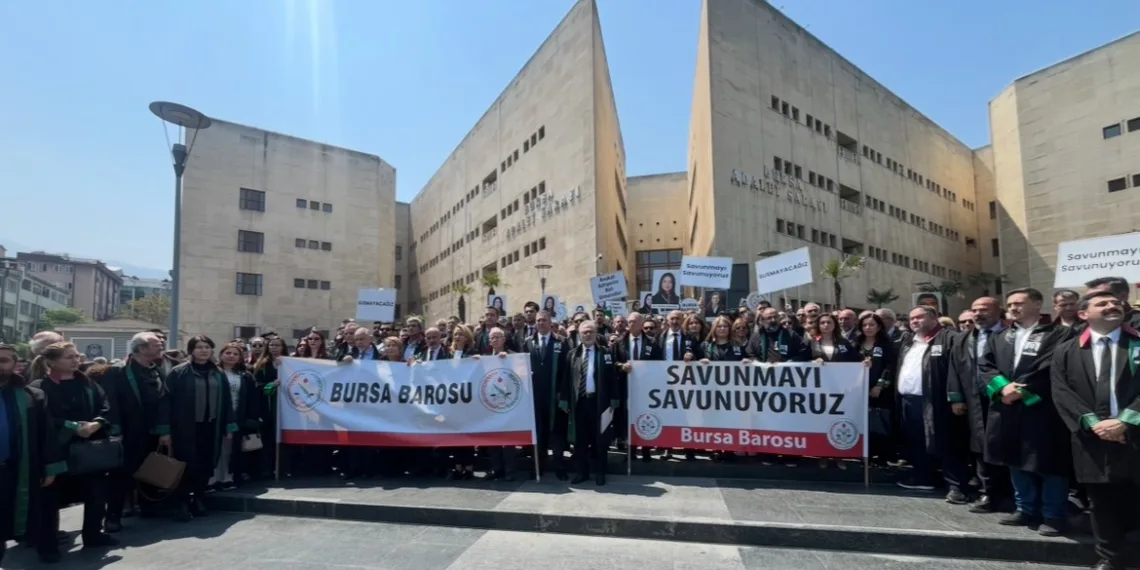 Hukuk camiası Bursa’da genç avukat için adalet yürüyüşü düzenlendi