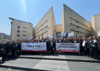 Hukuk camiası Bursa’da genç avukat için adalet yürüyüşü düzenlendi