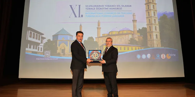 BUÜ’de Türkçenin geleceği konuşuldu