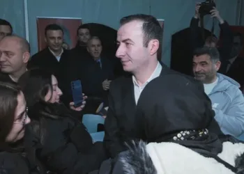 İBB Davasında İlk Tahliyeler: 18 Kişi Serbest, İmamoğlu’nun Tutukluluğu Sürüyor