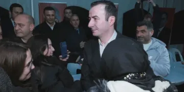 İBB Davasında İlk Tahliyeler: 18 Kişi Serbest, İmamoğlu’nun Tutukluluğu Sürüyor