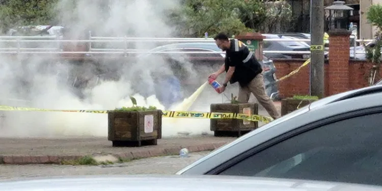 Çevre Şehircilik Müdürlüğü önünde bomba paniği