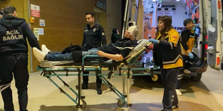 Bursa’da 3 kişi sopalarla darp edildi