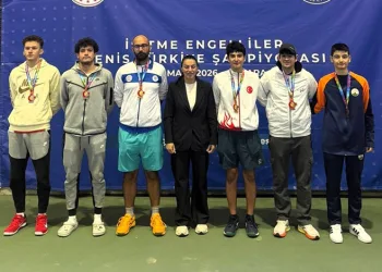 Osmangazi’nin şampiyon raketlerinden büyük başarı