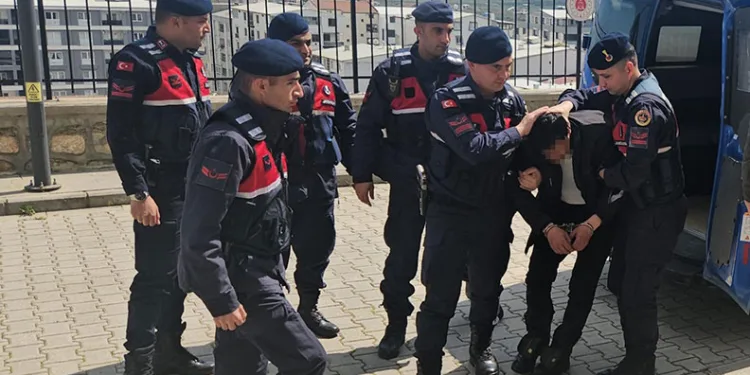 Bursa’da baba ve oğlunu öldüren zanlı adliyeye sevk edildi