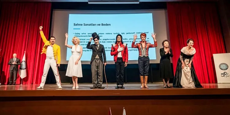 BUÜ’de sanatın ve sanatçının geleceği mercek altına alındı