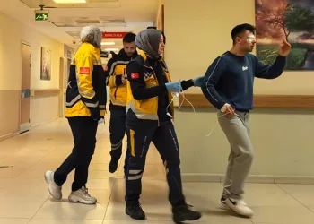 Bursa’da kesim makinesinden fırlayan parça işçinin gözüne saplandı