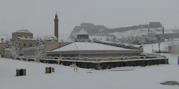 Kars’ta kar kalınlığı 30 santimi aştı