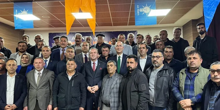 Gelecek Partisi’nden istifa eden 35 kişi AK Parti’ye katıldı