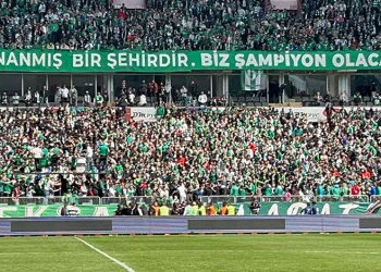 Ankara Demirspor – Bursaspor maçı öncesi tribünde kavga çıktı