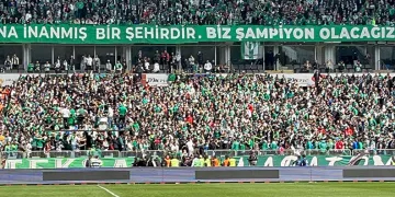 Ankara Demirspor – Bursaspor maçı öncesi tribünde kavga çıktı