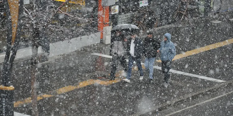 Kars’ta kar ve tipi: 33 köy yolu ulaşıma kapandı