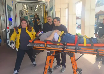 Bursa’da çatıdan düşen usta ağır yaralandı