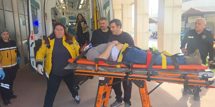 Bursa’da çatıdan düşen usta ağır yaralandı
