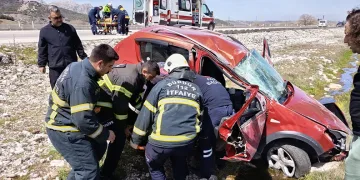 Kontrolden çıkan otomobil şarampole savruldu: 2 yaralı