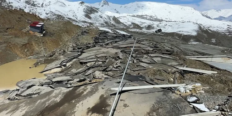 Hakkari’de heyelan