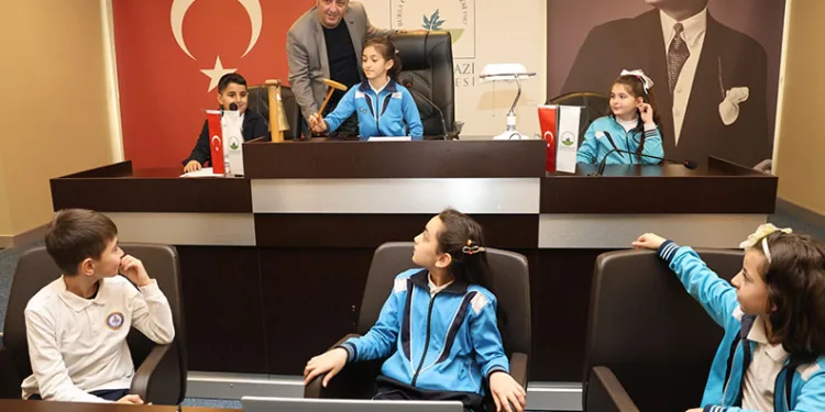 Osmangazi Belediyesi’nden çocuklara yerel yönetim bilinci