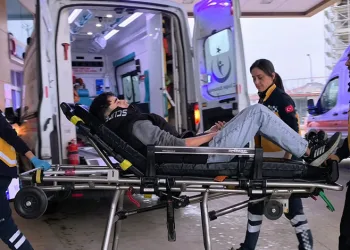 Bursa’da motosiklet kazası: 1’i çocuk 2 yaralı