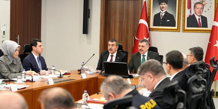 İki bakandan 81 il valisi ve il milli eğitim müdürü ile toplantı