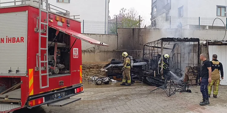 Depoda çıkan yangında tüp bomba gibi patladı