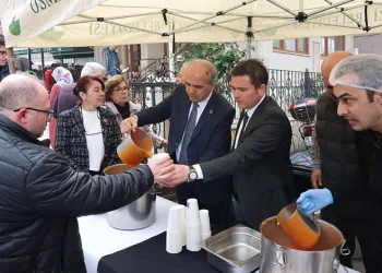 Başkan Aydın’ın cuma durağı Muradiye Mahallesi oldu