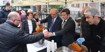 Başkan Aydın’ın cuma durağı Muradiye Mahallesi oldu