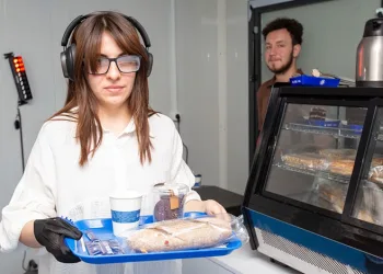 Otizmin zorluklarını yaşayarak öğrendiler
